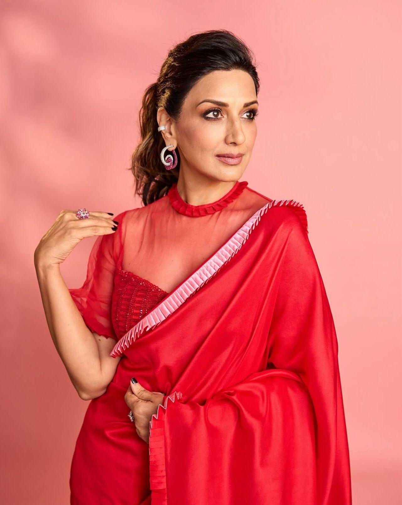 Sonali gives the ponytail a festive twist with a slight puff and beach-wave textures, proving effortless chic always works. It’s a playful take on tradition that works beautifully for day-to-night looks.